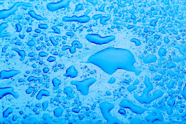 Wassertropfen Auf Der Oberfläche Von Frischem Blauen Hintergrund — Stockfoto