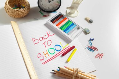 metin açık sayfa defter ile okula geri