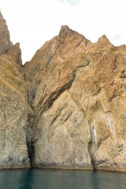 Denizin güzel kayalık uçurum