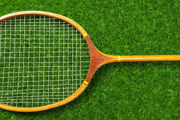 Houten Badminton Racket Groen Gras — Stockfoto