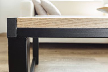 Modern ahşap masa şık çatı iç