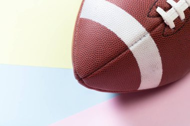 Amerikan futbolu topu renkli yüzeyi görüntüsünü kırpılmış