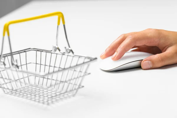 Cropped Shot Woman Using Computer Mouse Shopping Basket Shopping Concept — Stock Photo, Image