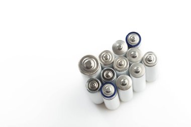 Beyaz arka plan üzerinde tüm pilleri görünümü Kapat 