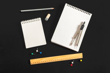 Mühendislik pusula ile beyaz kağıt