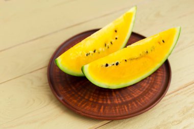 Sarı karpuz, dilim görünümü kapatın