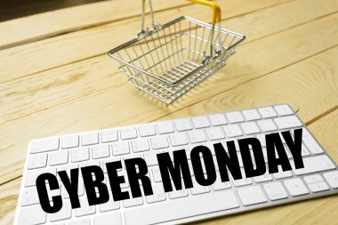 Cyber Pazartesi bilgisayar tabelada