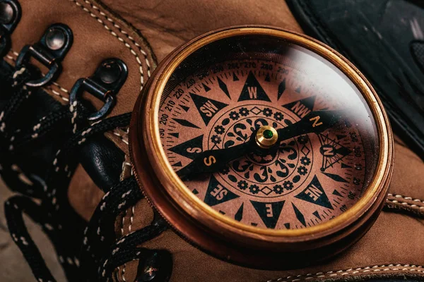 Old Fashioned Compass Rustic Wooden Table — Stock Photo, Image