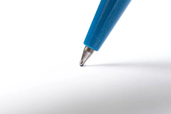 Pluma Aislada Sobre Fondo Blanco — Foto de Stock