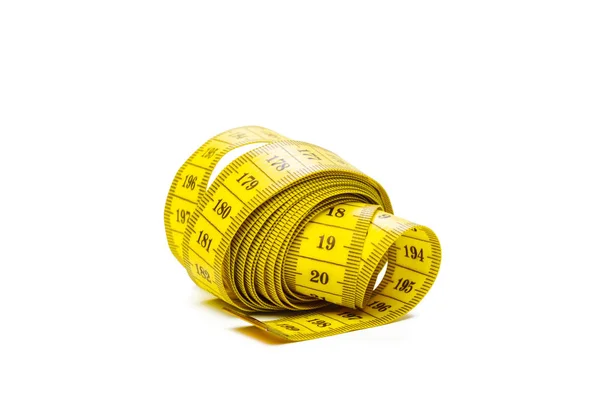 測定テープ白パノラマ背景に分離された黄色のメトリック — ストック写真
