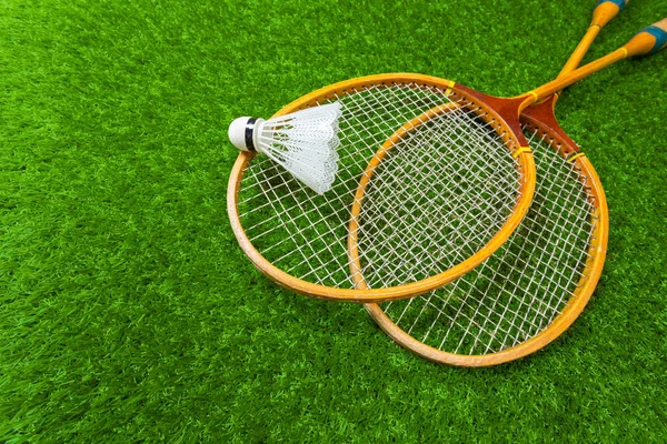 Raquetas Bádminton Madera Sobre Hierba Verde —  Fotos de Stock