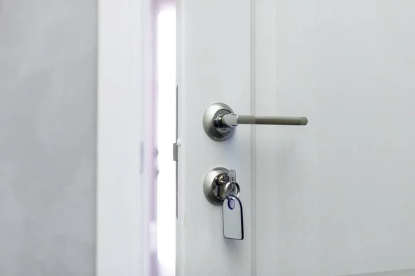 Opening Hotel Door Concept — Stock Photo, Image