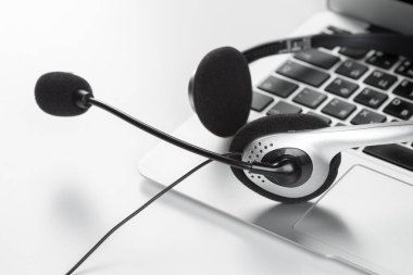 Merkezi Destek kavramı ara. kulaklık dizüstü klavye