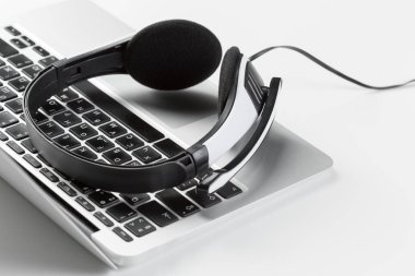 Merkezi Destek kavramı ara. kulaklık dizüstü klavye