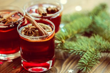 Baharatlı Noel şarabı