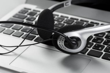 Merkezi Destek kavramı ara. kulaklık dizüstü klavye