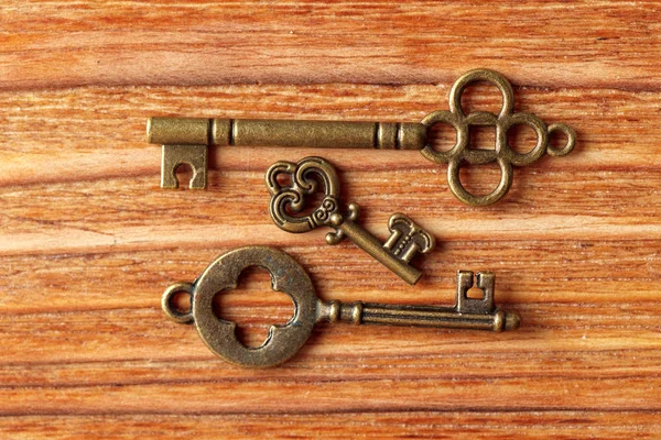 Old Vintage Keys Wooden Table — Stock Photo, Image