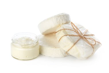 beyaz izole peynir karışımı