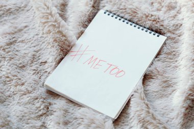 Not defteri ile metin bana çok, arka plan kürk