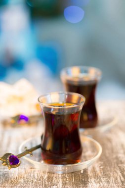 Noel sıcak çay ve ışık bokeh
