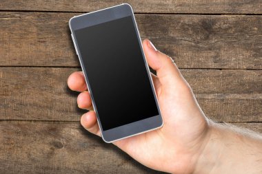 Modern cep telefonu tutan kişi yakın çekim