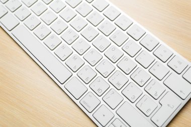 bilgisayar klavye ofiste ahşap tabloda yakın çekim