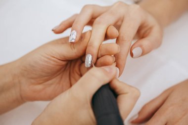 Manikürcü manikür için freze kesici ile