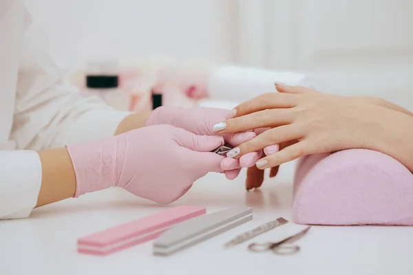 Manikiurzystka Manicure Close — Zdjęcie stockowe