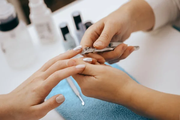 Manicura Hace Manicura Cerca —  Fotos de Stock