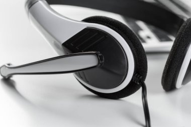 Merkezi Destek kavramı ara. klavye bilgisayar dizüstü bilgisayarda kulaklık