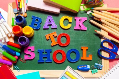 Okul afiş okul malzemeleri ile hoş geldiniz