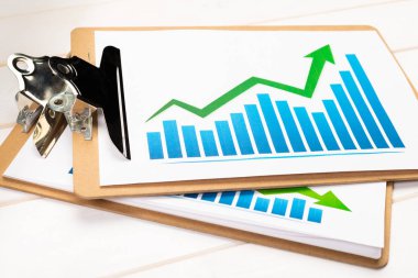 kağıtları clipboards beyaz Tablo listelerinde büyüyen ile