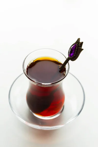 Турецкий Чай Традиционном Стекле Белом Фоне — стоковое фото