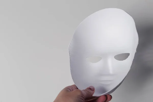 Біла маска крупним планом — стокове фото