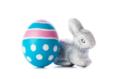 Paskalya yumurtaları beyazlar üzerinde izole