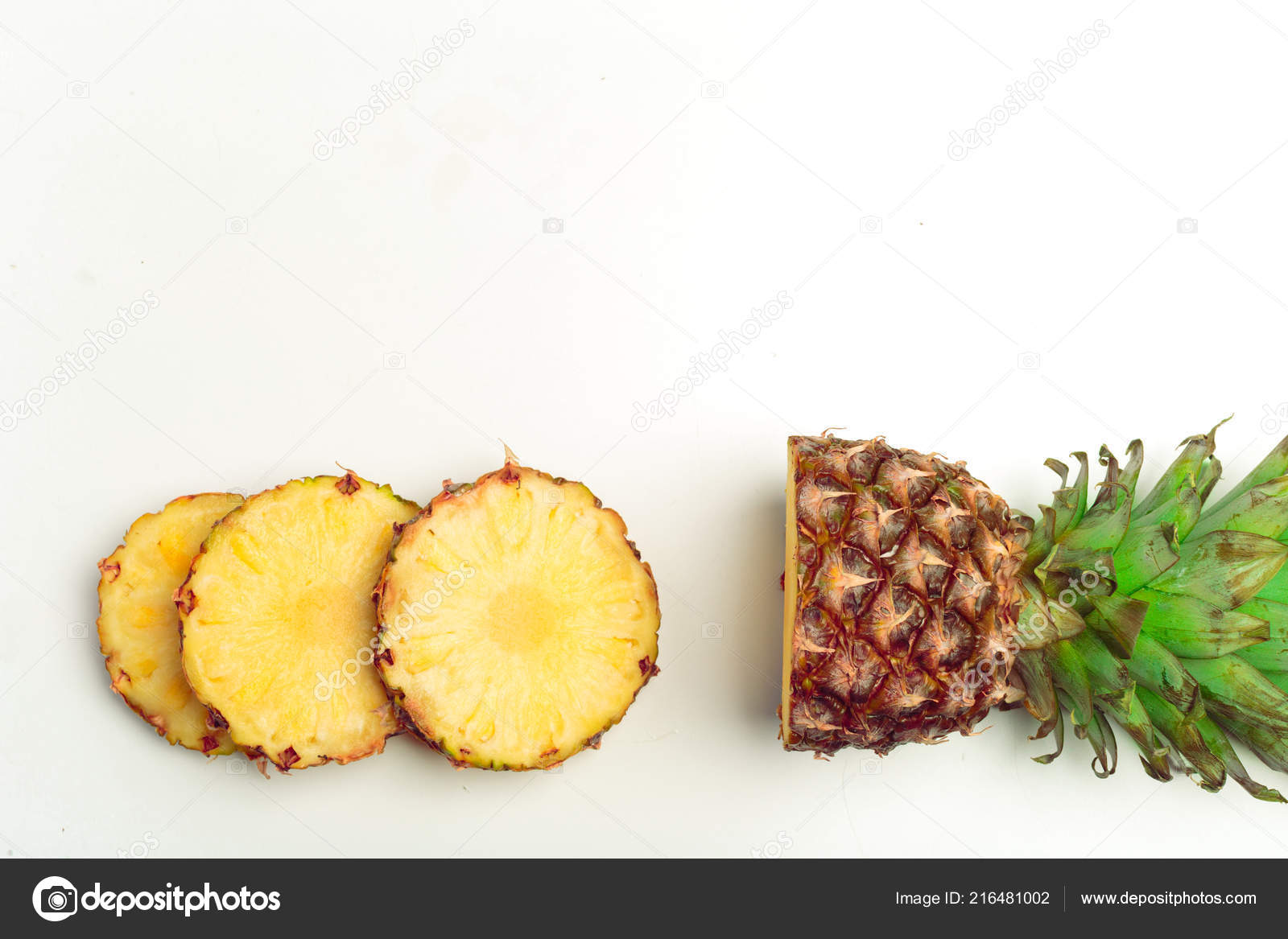 Abacaxi Cortado Isolado Fundo Branco — Foto © Fotofabrika #216481002, image size:1600x1167