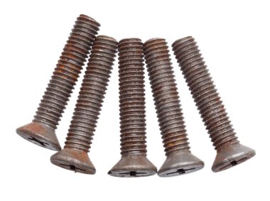 Beyaz arka plan üzerinde izole paslı metal vida