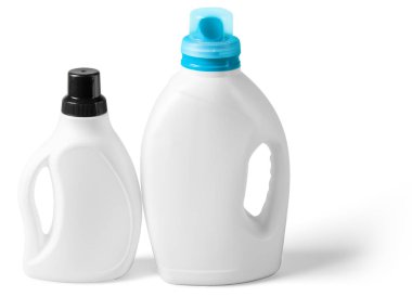 Beyaz arkaplanda izole edilmiş plastik şişeler