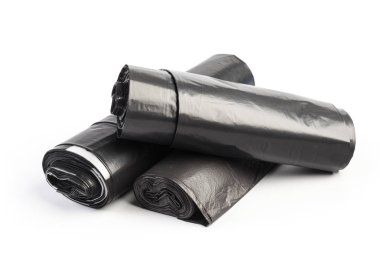 Beyaz arkaplanda izole edilmiş plastik çöp torbaları