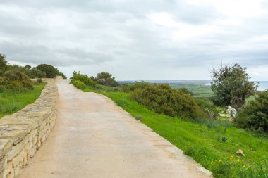 boş bir yolda sürüş