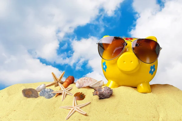 Primer Plano Piggy Bank Vacaciones Playa — Foto de Stock