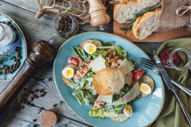 taze tavuklu Sezar salata