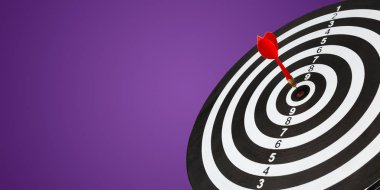 Hedef merkezde dart oku