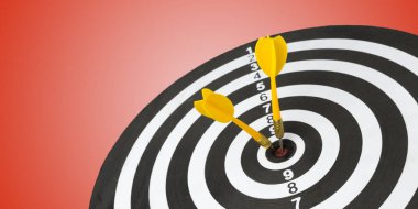 Hedef merkezde ok dartları