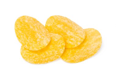beyaz izole gevrek sarı patates cipsi