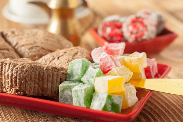 Traditionella Östra Desserter Och Kanderad Frukt Bordet — Stockfoto