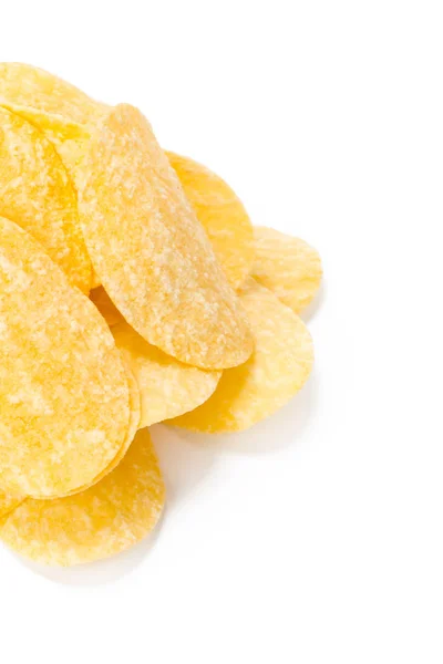 Nahaufnahme Von Gelben Kartoffelchips Isoliert Auf Weiß — Stockfoto