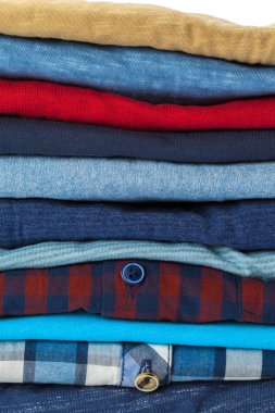 Beyaz arka plan, closeup elbise yığını