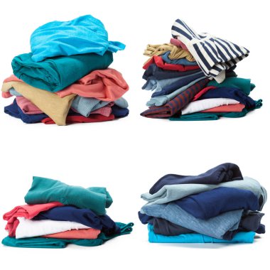 Kirli çamaşırları beyaz arka plan üzerinde izole yığını