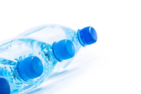 Rij Van Plastic Flessen Met Mineraalwater Wit — Stockfoto